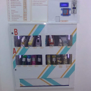 Maquina vending botellines con dos charolas y 20 tipos de productos